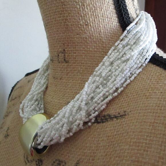 Vintage White Seed Bead Torsade Necklace Gold Tone Statement Pendant 80s 90s - Picture 5 of 16